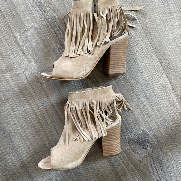 Aldo sandal heel with fringe. Perfect for country concert. Like new! - Picture 3 of 3